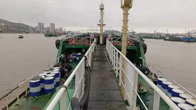 862 Ton Oil Tanker Built in 2010 880T Oil Tanker Built in 2010